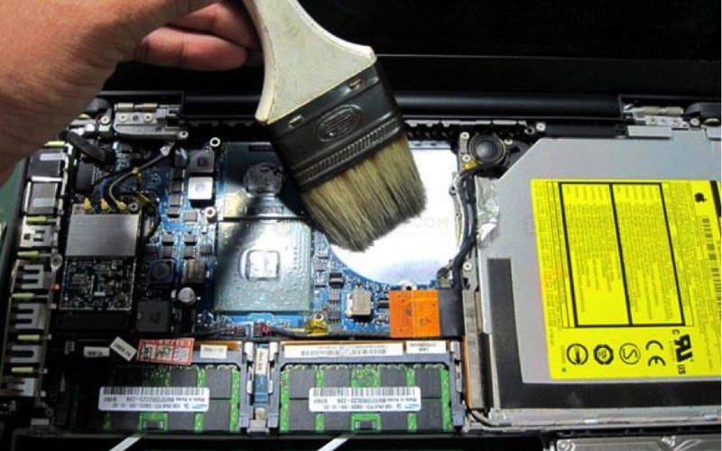 Vệ sinh Laptop định kỳ để tối ưu khả năng tản nhiệt